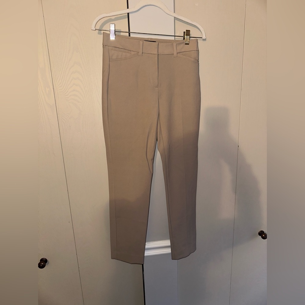 White House Black Market Women’s Slim Ankle Dress Pants. Size 00